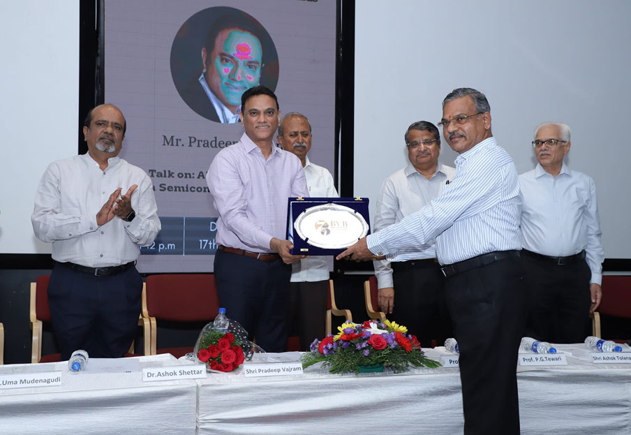 Mr. Pradeep Vajram's 1 Crore Rupee Donation to KLE Technological University.